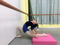 压腿的正确姿势(怎么压腿，？)