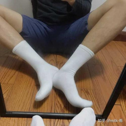 白袜子男孩子