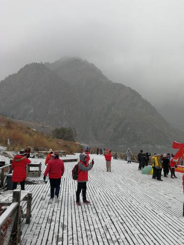 红旗直上天山雪