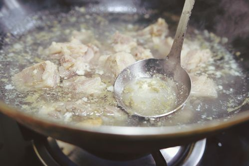 炖羊肉放料酒吗